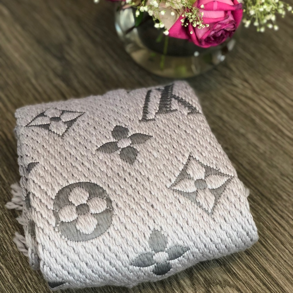 Louis Vuitton Logomania Scarf Last one! Sold out!! - Picture 5 of 8